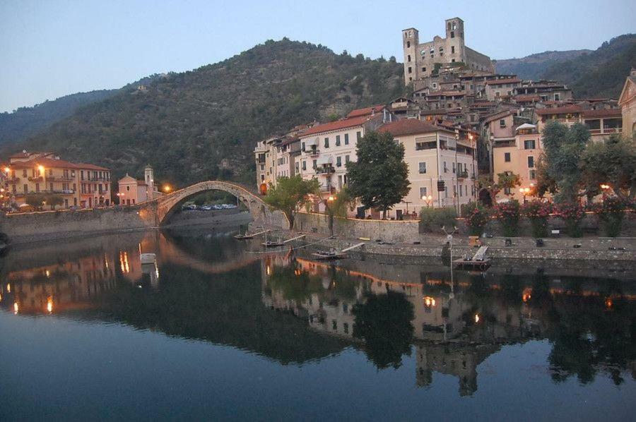 Ferienwohnung La Casa Di Elda Dolceacqua Exterior foto